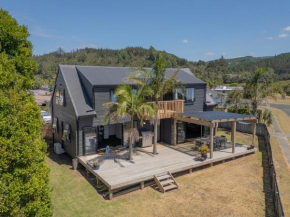 Spacious Family Getaway - Whangamata Holiday Home